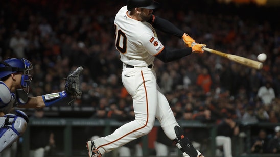 Longoria’s 3-run double rallies Giants past Dodgers 3-2