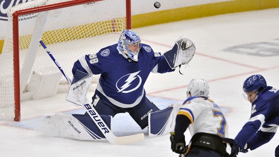 Sundqvist scores 2 before injury, Blues beat Lightning 4-3
