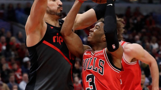 Seth Curry scores 20 points, Trail Blazers rout Bulls