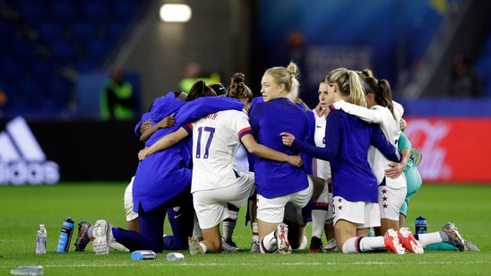 US Soccer, women's team tentatively agree to mediate lawsuit