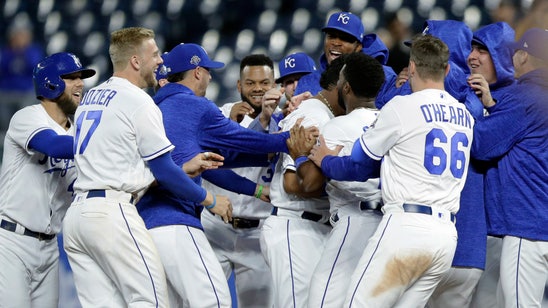 Perez’s single in 10th gives Royals 2-1 win over Indians