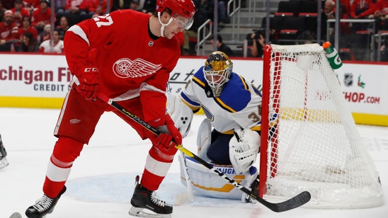 Tyler Bertuzzi scores late goal, Red Wings beat Blues 4-3