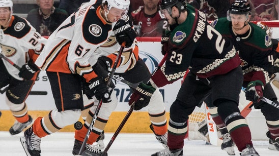 Gibson stops 41 shots, Ducks beat Coyotes 1-0
