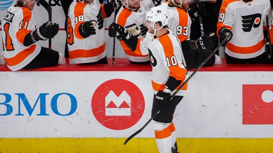 Hart makes 40 saves as Flyers beat Blackhawks 3-1