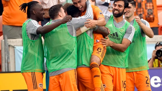 Manotas' late goal lifts Dynamo over Impact 2-1