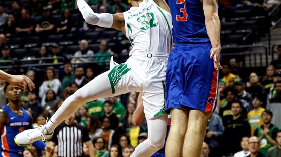 Mathis scores 30 points as No. 15 Oregon beats Boise State