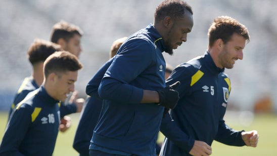 Usain Bolt trains for 1st time with Central Coast Mariners