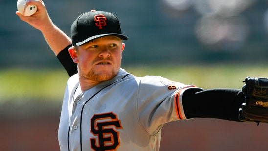 Freeman leaves Braves' 4-1 loss to Giants with sore elbow