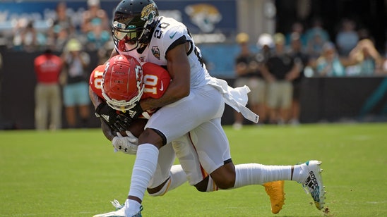 Chiefs lose Hill, escape serious trouble with Mahomes in win