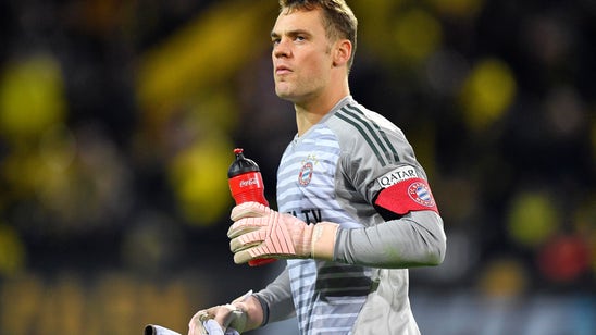 Bayern goalkeeper Neuer injures hand, out of Leverkusen game