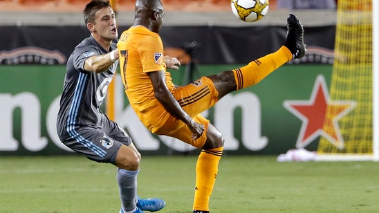Manotas and Ramirez score, Houston shuts out Minnesota 2-0