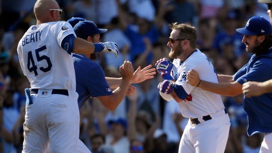 Muncy's walk-off 2-run double sends Dodgers past Pads 11-10