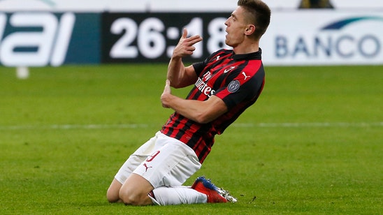 Piatek scores 2 as Milan beats Napoli to reach semifinals