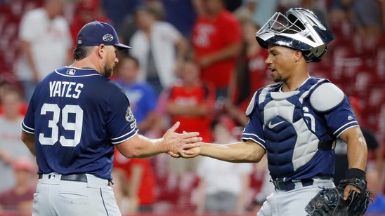 Yates escapes bases-loaded threat, Padres beat Reds 3-2