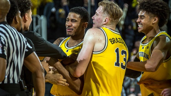 Matthews beats buzzer, No. 5 Michigan edges Minnesota 59-57