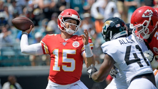 Chiefs lose Hill, handle Jags 40-26; Foles breaks clavicle