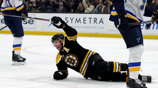 Rask ties Bruins record for wins in 5-2 victory over Blues