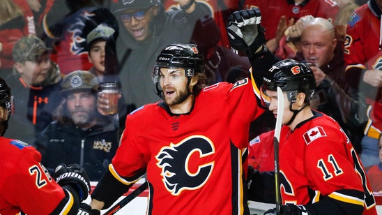 Giordano leads Flames to 5-2 win over Coyotes