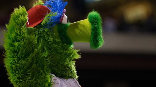 Phillies: Phanatic Plays Pick-Up Mascot Game at Halftime
