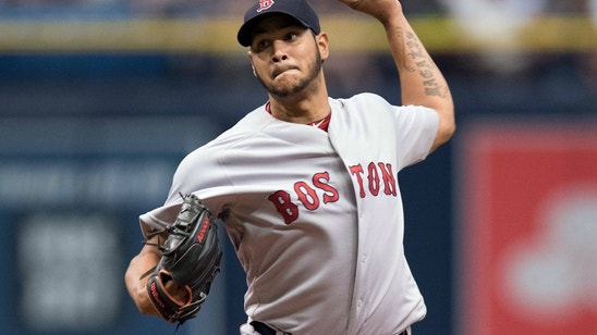 Boston Red Sox: Eduardo Rodriguez tweaks knee in winter ball