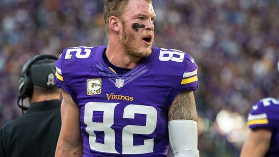 Vikings' Kyle Rudolph's Christmas Eve Cleats are Perfection (Video)