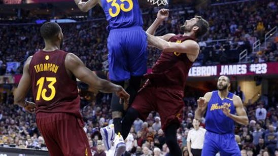 Durant throws down huge slam dunk