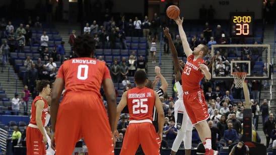 AAC Basketball: Houston cruises past UConn in conference opener