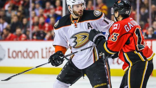 Ryan Kesler's Hat Trick Lifts Anaheim Ducks Over Flyers
