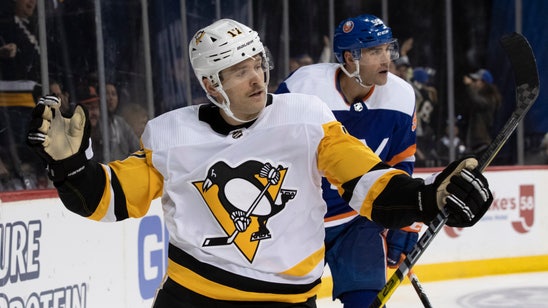 Penguins rally to end Islanders' 10-game winning streak