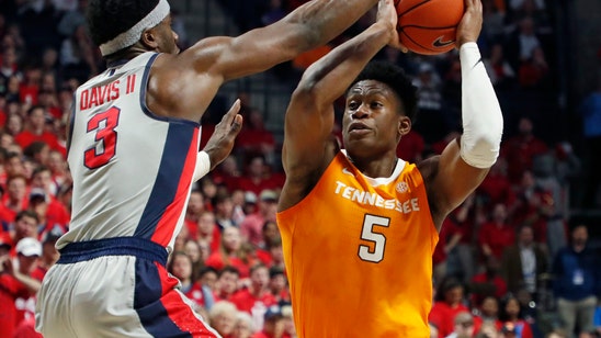 Williams’ bucket lifts No. 7 Tennessee over Ole Miss 73-71
