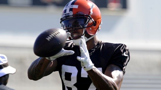 Browns receiver Pryor aggravates hamstring injury, Gilbert injured