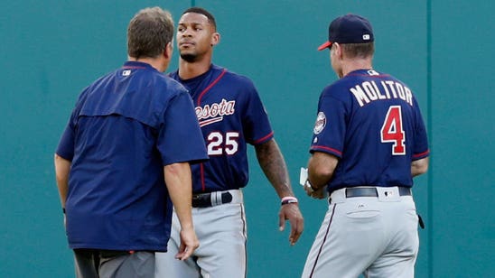 Buxton has bruised knee after running into outfield wall