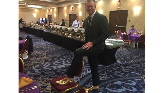 Top Tweets: Vikings' Kyle Rudolph shows off his gold shoes