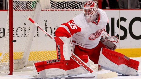 Howard in net as Red Wings try to stay perfect on road trip
