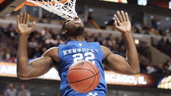 WATCH: Kentucky's Poythress gets teeth flossed by net after big dunk