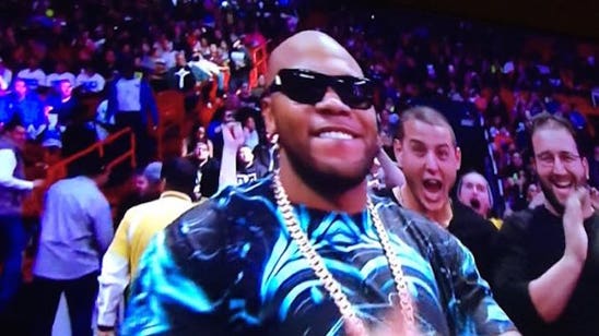 Cubs' Anthony Rizzo videobombs rapper Flo Rida at 'Monday Night RAW'