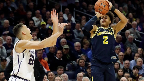 No. 5 Michigan holds off Northwestern for 62-60 win