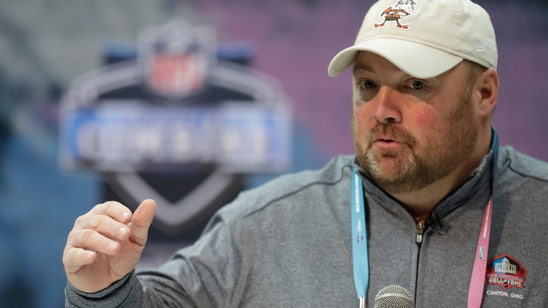 The Latest: Kitchens has no qualms about Hunt’s signing