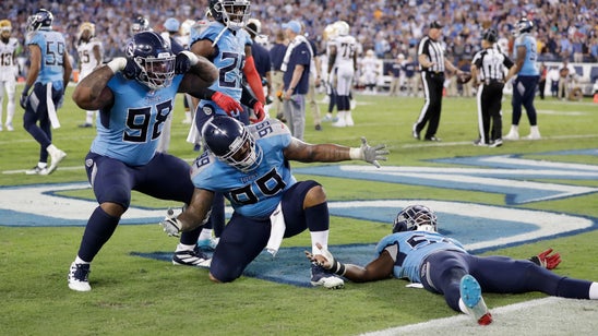 Casey recovers fumble, Titans hold off Chargers' rally 23-20