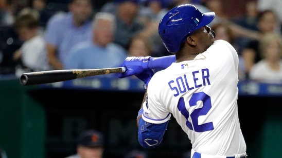 Soler extends Royals record with 40th HR in win vs Tigers