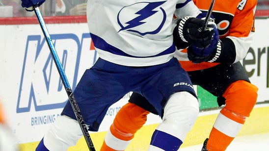 Cirelli lifts Lightning to wild win over Flyers
