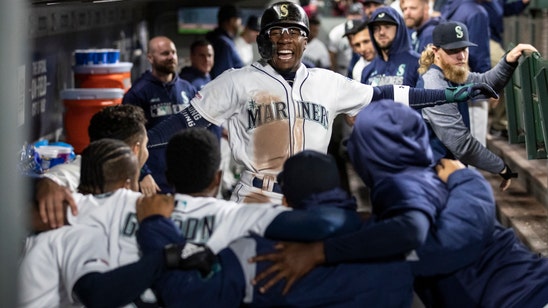 Narvaez's 10th inning HR lifts Mariners over Sox 2-1