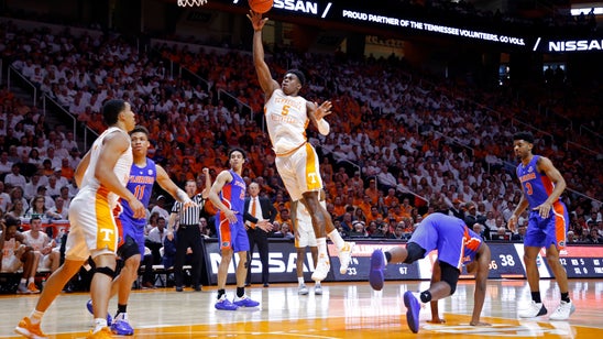 No. 1 Tennessee beats Florida, extends win streak to 18