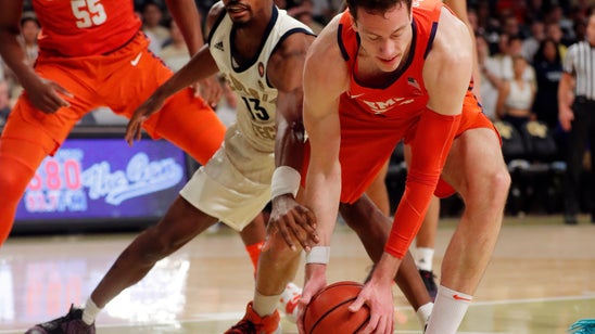 Reed scores 19, Clemson blows out Georgia Tech 65-42