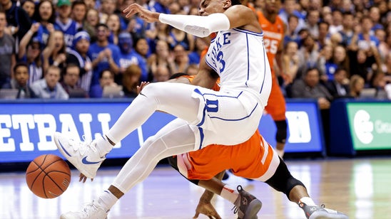 No. 1 Duke loses PG Tre Jones to apparent shoulder injury