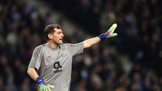 Porto extends contract with Casillas for another season