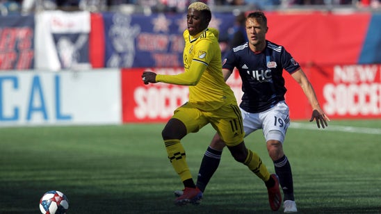 Zardes scores twice, Porter gets 1st win with Crew