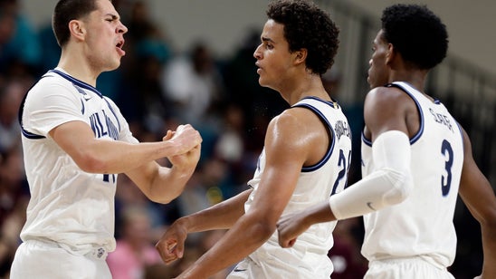 Robinson-Earl leads No. 17 Villanova past Bulldogs, 83-76