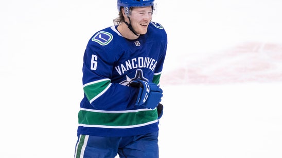 Boeser leads Canucks to 5-1 win over slumping Flyers