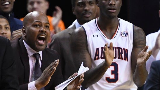 Auburn suspends hoops assistant amid bribery allegations